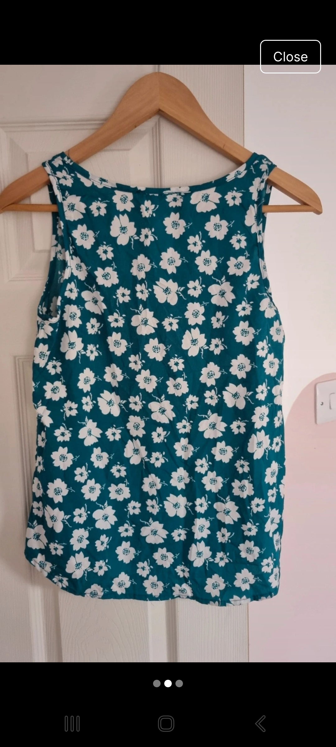 Green floral top